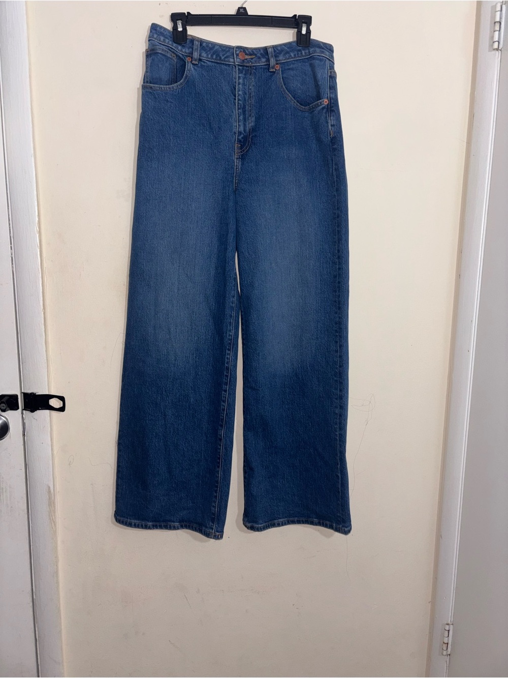 Victoria's Secret Pink Denim
Jeans 12 Med Blue Straight Wide
Leg High Rise